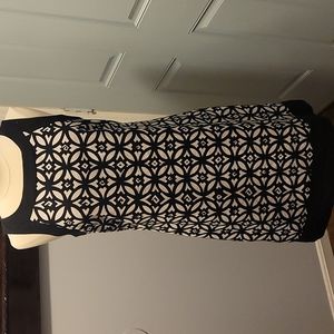 Adorable black & white midi dress.